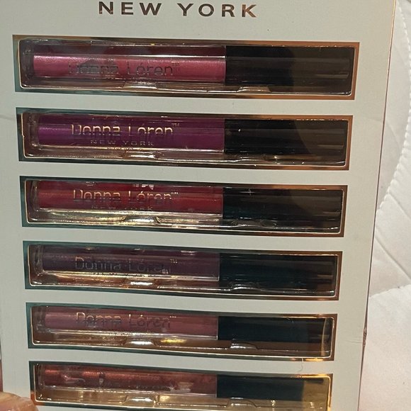 Makeup - Picture 2 of 6